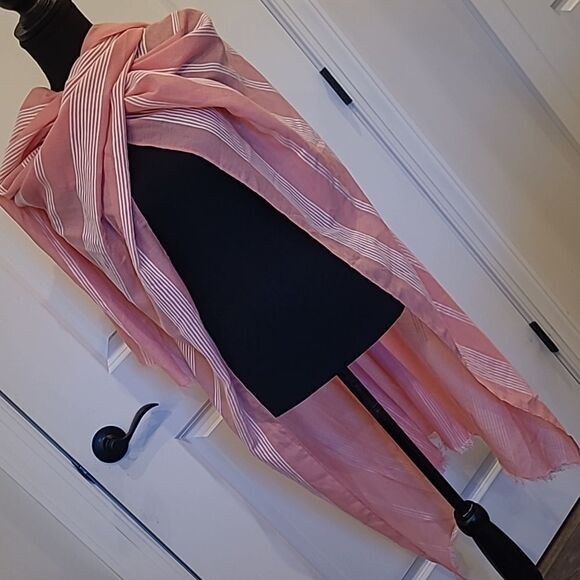 Pink and white cover all for Cocktail Night Out - Picture 9 of 10